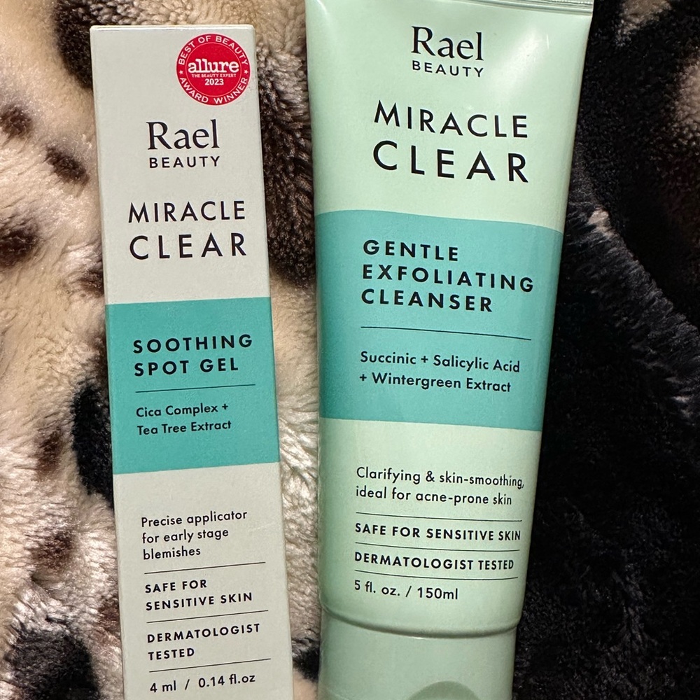 Rael Beauty Miracle Clear Exfoliating Cleanser - Mint Green